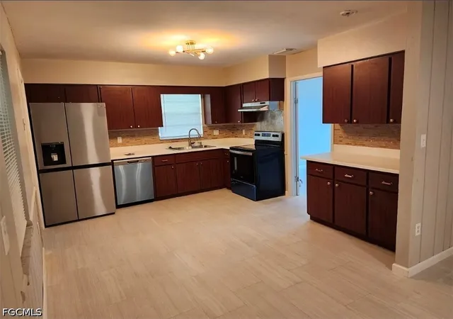 Photo 2 of Single family home for sale at 111 E Sugarland Cir, Clewiston, FL 33440 | MLS# 2026023846 | Listing updated on 2026-08-02