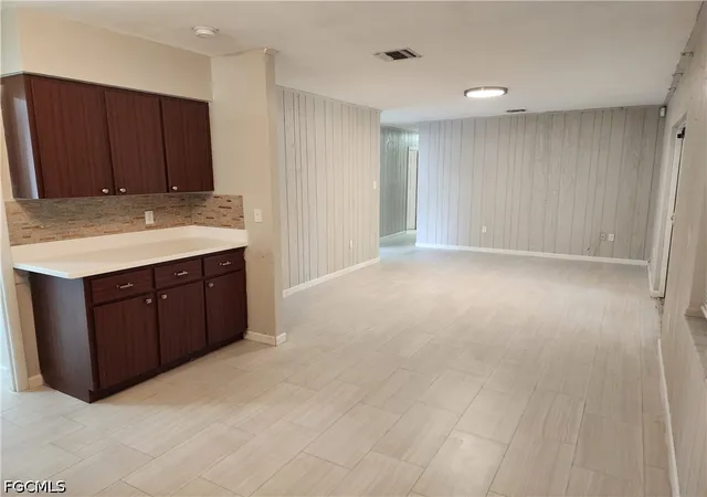 Photo 3 of Single family home for sale at 111 E Sugarland Cir, Clewiston, FL 33440 | MLS# 2026023846 | Listing updated on 2026-08-02