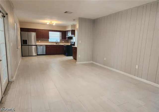 Photo 4 of Single family home for sale at 111 E Sugarland Cir, Clewiston, FL 33440 | MLS# 2026023846 | Listing updated on 2026-08-02