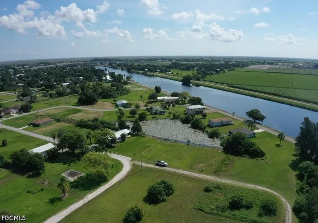 5th image of 932-940 Meyerchick Dr Sw, Moore Haven, FL 33471 | MLS# 2026023900