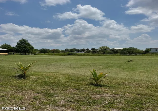 9th image of 932 940 Meyerchick Dr Sw, Moore Haven, FL 33471 | MLS# 2026023900