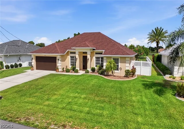 Photo 2 of Sale Pending at 11 Medalist Ln, Rotonda West, FL 33947 | MLS# 2026023907 | Listing updated on 2026-06-25