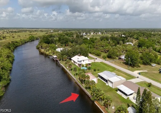 3rd image of 1537 Jerdik Dr, Moore Haven, FL 33471 | MLS# 2026024109