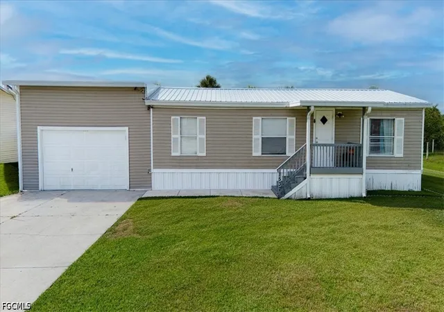 4th image of 1537 Jerdik Dr, Moore Haven, FL 33471 | MLS# 2026024109
