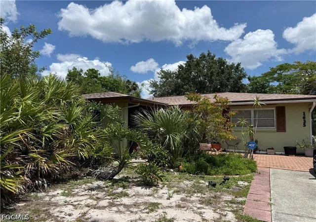 1st image of 1635 Kensington Ct, Fort Myers, FL 33907 | MLS# 2026024118