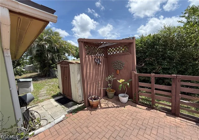 Photo 3 of Single family home for sale at 1635 Kensington Ct, Fort Myers, FL 33907 | MLS# 2026024118 | Listing updated on 2026-07-22
