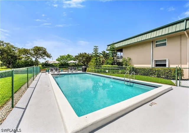5th image of 600 Valley Stream Dr #D3, Naples, FL 34113 | MLS# 226019205