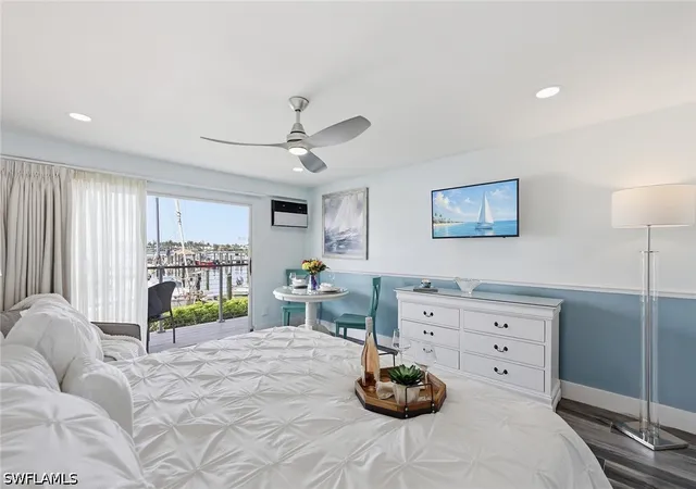 Listing Photo 3 - Condo for sale in building located at 900 Broad Ave S, Naples, FL 34102 - Unit #125