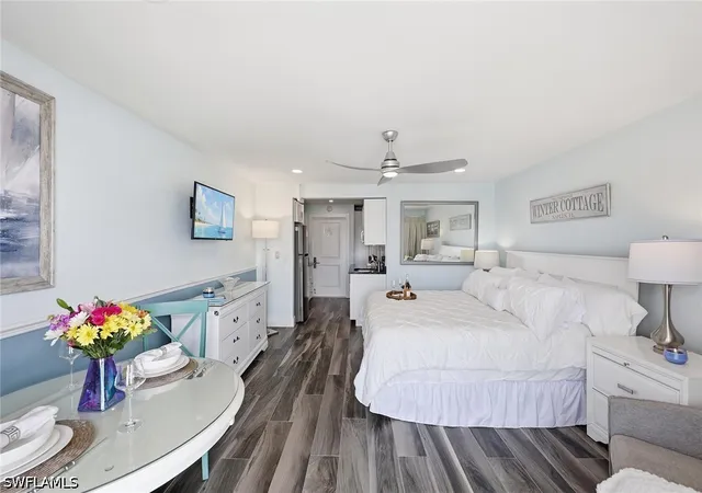 Listing Photo 4 - Condo for sale in building located at 900 Broad Ave S, Naples, FL 34102 - Unit #125