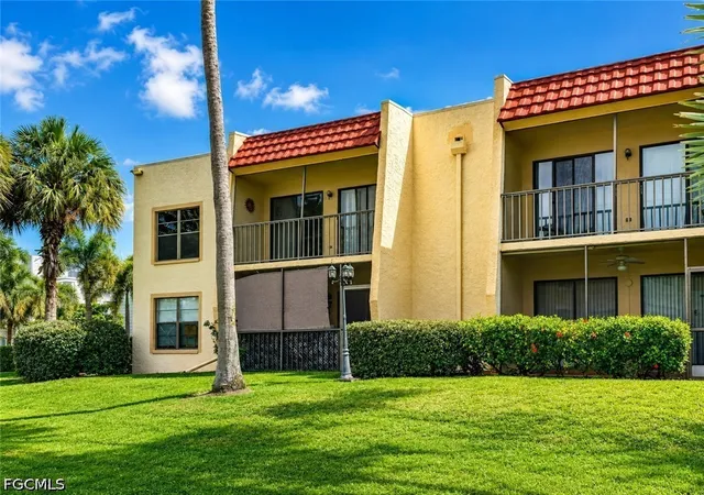 Photo 2 of Condo for sale at 12481 Mcgregor Blvd #17, Fort Myers, FL 33919 | MLS# 2026024246 | Listing updated on 2026-08-28