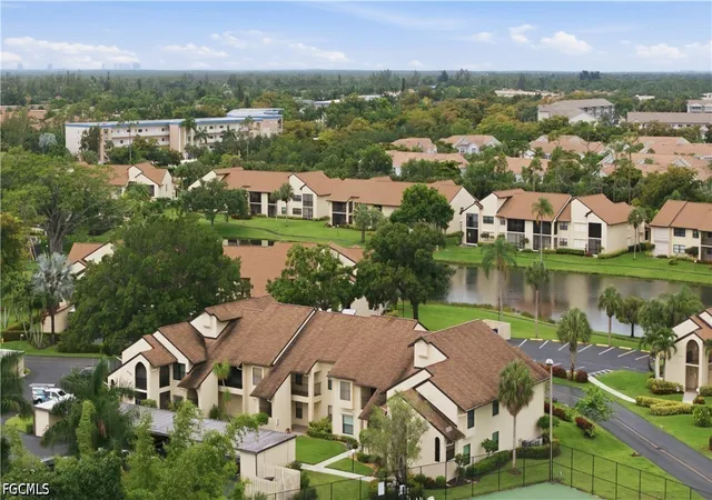 Listing Photo 3 - Condo for sale in building located at 8382 Charter Clb Cir, Fort Myers, FL 33919 - Unit #4