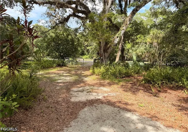 4th image of 18251 Persimmon Ridge Rd, Alva, FL 33920 | MLS# 2026024372