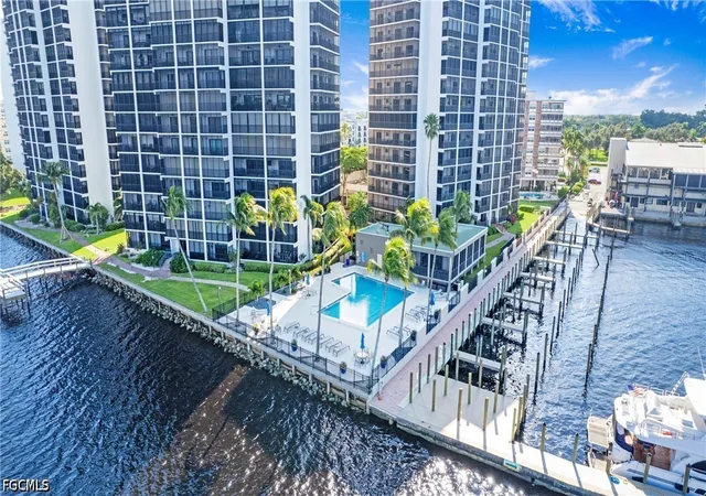 4th image of 1920 Virginia Ave #202, Fort Myers, FL 33901 | MLS# 2026024395