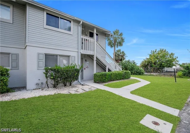 2nd image of 5745 Foxlake Dr, North Fort Myers, FL 33917