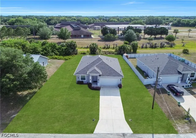 3rd image of 2013 Inglewood Cir, Labelle, FL 33935 | MLS# 2026024560