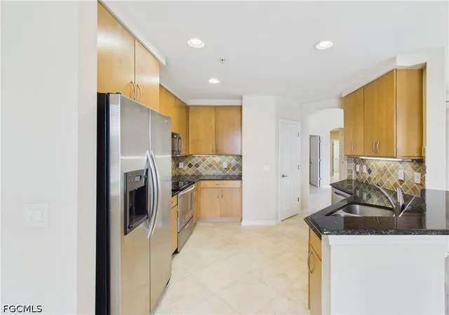 Listing Photo 4 - Condo for sale in building located at 12971 Pennington Pl, Fort Myers, FL 33913 - Unit #102