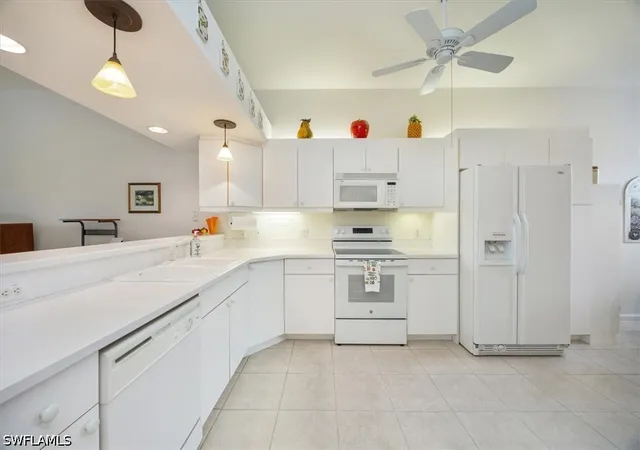 Listing Photo 4 - Condo for sale in building located at 6800 Bch Resort Dr, Naples, FL 34114 - Unit #2305