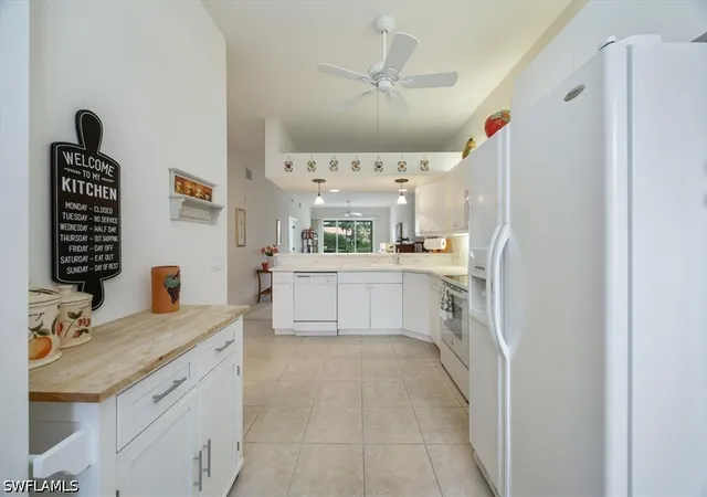 Listing Photo 5 - Condo for sale in building located at 6800 Bch Resort Dr, Naples, FL 34114 - Unit #2305