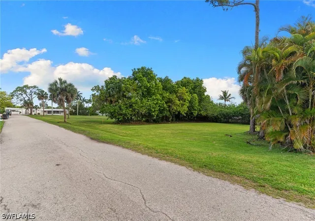 10th image of 3080 Pine Tree Dr, Bonita Springs, FL 34134 | MLS# 226020948
