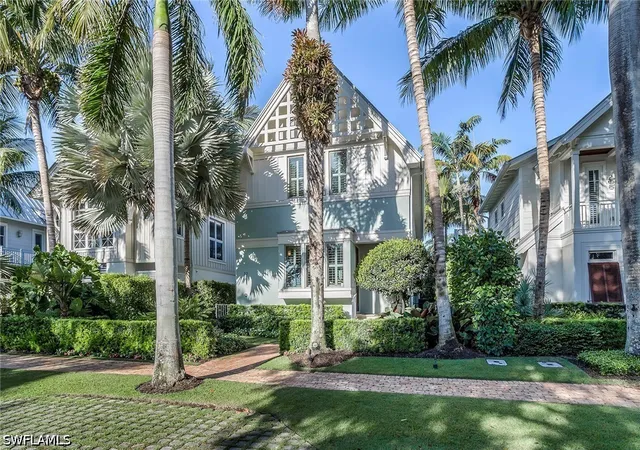 Photo 1 of Sale Pending at 32 6th Street S, Naples, FL 34102 | MLS# 226022088 | Listing updated on 2026-08-31