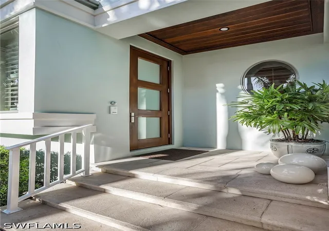 Photo 3 of Sale Pending at 32 6th Street S, Naples, FL 34102 | MLS# 226022088 | Listing updated on 2026-08-31