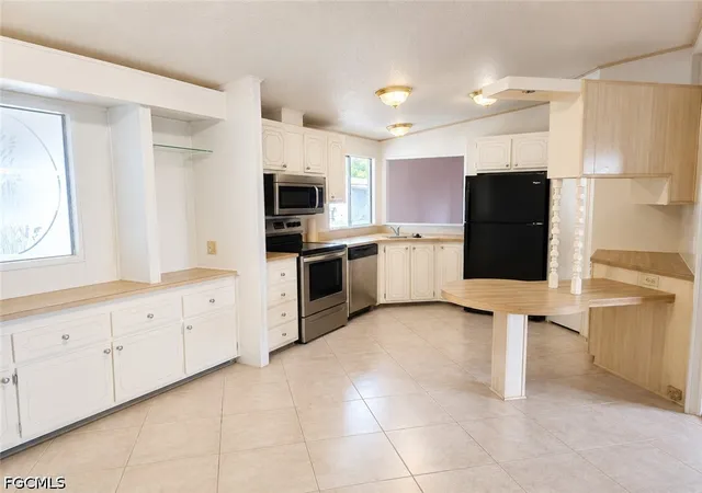 Photo 3 of Manufactured home for sale at 20 Grosbeak Ln #20, Naples, FL 34114 | MLS# 2026025148 | Listing updated on 2026-07-25
