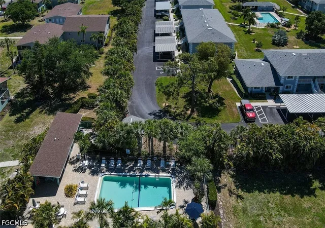 Listing Photo 4 - Condo for sale in building located at 8101 Country Rd, Fort Myers, FL 33919 - Unit #201
