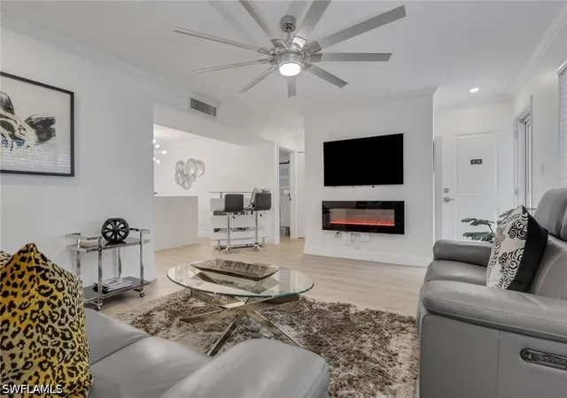 2nd image of 788 Park Shore Dr #E14, Naples, FL 34103 | MLS# 226022171
