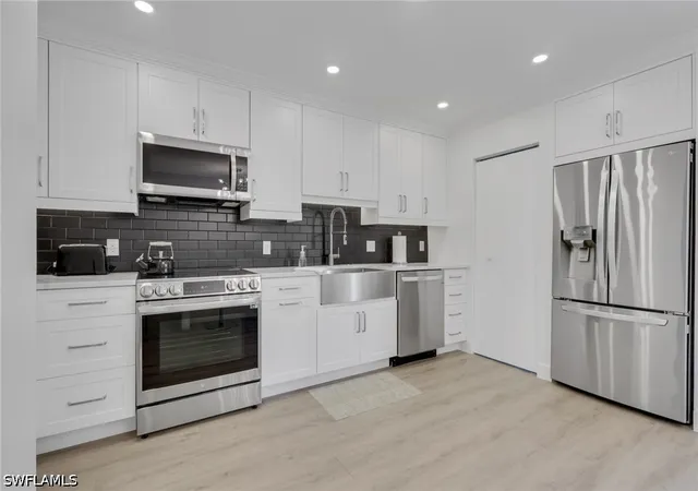 5th image of 788 Park Shore Dr #E14, Naples, FL 34103 | MLS# 226022171