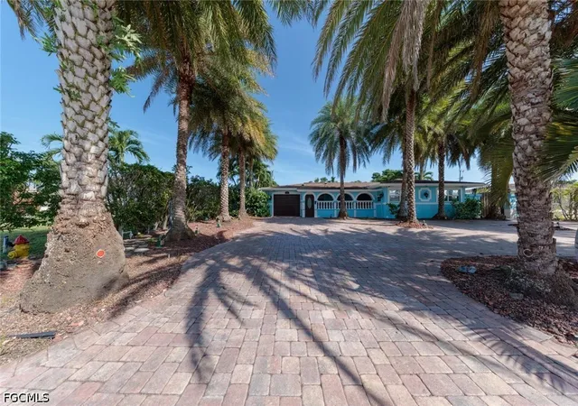 Photo 4 of Single family home for sale at 1013 SE 44th Street, Cape Coral, FL 33904 | MLS# 2026025204 | Listing updated on 2026-06-22