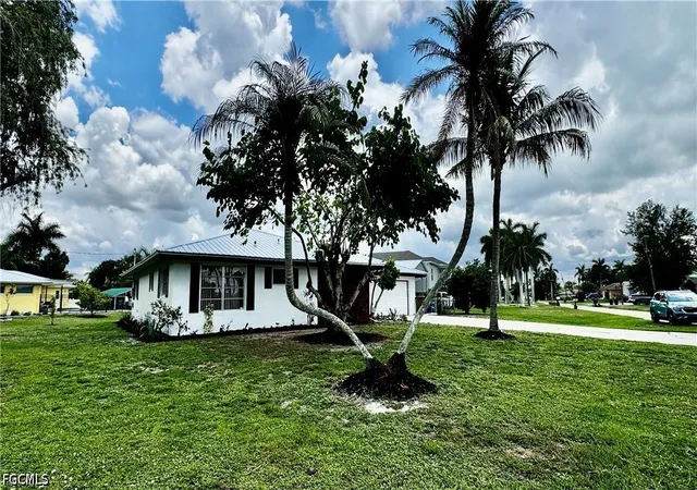 Photo 2 of Single family home for sale at 303 Georgia Ave, Fort Myers, FL 33905 | MLS# 2026025305 | Listing updated on 2026-08-03