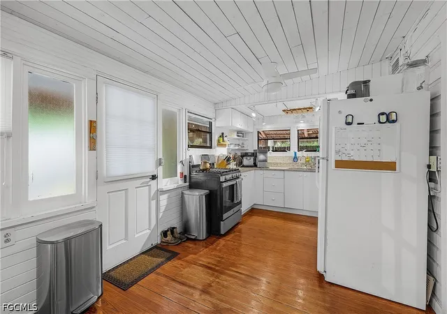 4th image of 7697 Beach Daisy Ln, Bokeelia, FL 33922 | MLS# 2026025373