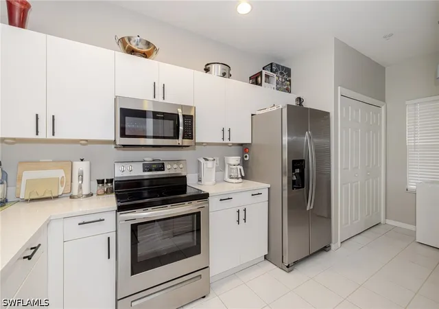 Listing Photo 5 - Condo for sale in building located at 200 Vintage Cir, Naples, FL 34119 - Unit #103