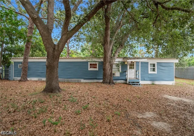 4th image of 8239 Sevigny Dr, North Fort Myers, FL 33917 | MLS# 2026025604