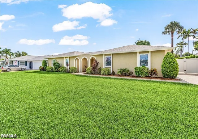 Photo 1 of Single family home for sale at 5985 Baker Ct, Fort Myers, FL 33919 | MLS# 2026025675 | Listing updated on 2026-09-25