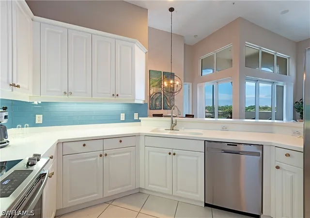 Listing Photo 4 - Condo for sale in building located at 1590 Clermont Dr, Naples, FL 34109 - Unit #K-403