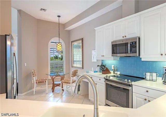 Listing Photo 5 - Condo for sale in building located at 1590 Clermont Dr, Naples, FL 34109 - Unit #K-403
