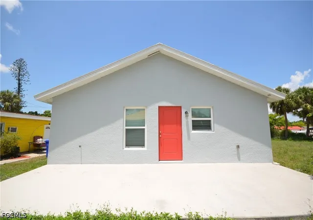 Photo 2 of Single family home for sale at 2225 Carver Ave, Fort Myers, FL 33916 | MLS# 2026025754 | Listing updated on 2026-07-20