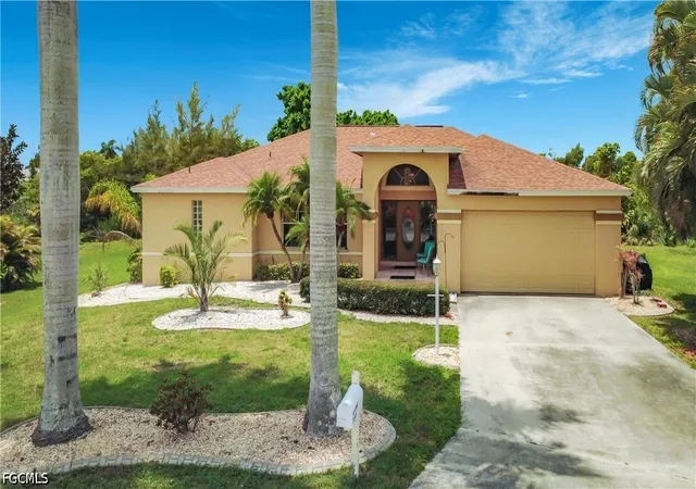 Photo 2 of Single family home for sale at 14401 Hampton Lake Ct, Fort Myers, FL 33908 | MLS# 2026025796 | Listing updated on 2026-10-01
