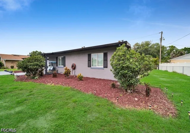 Photo 3 of Single family home for sale at 1313 Old Brg Rd, North Fort Myers, FL 33917 | MLS# 2026025804 | Listing updated on 2026-06-19