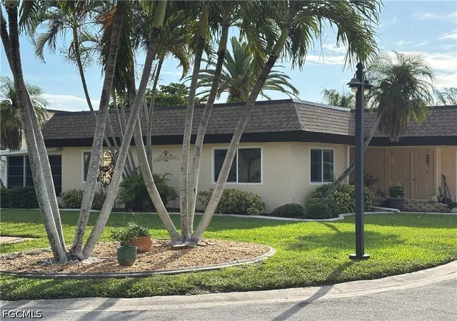 Photo 2 of Townhouse for sale at 5719 Bass Cir S, Fort Myers, FL 33919 | MLS# 2026025841 | Listing updated on 2026-07-08