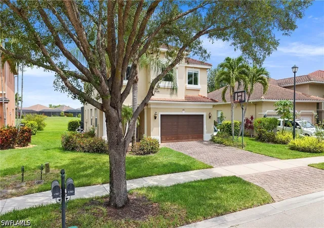 Photo 2 of Single family home for sale at 1703 Sarazen Pl, Naples, FL 34120 | MLS# 226022625 | Listing updated on 2026-08-04