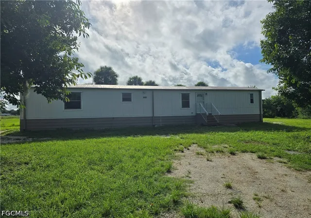 Photo 3 of Manufactured home for sale at 1000 Catawba Ln, Moore Haven, FL 33471 | MLS# 2026026060 | Listing updated on 2026-09-01
