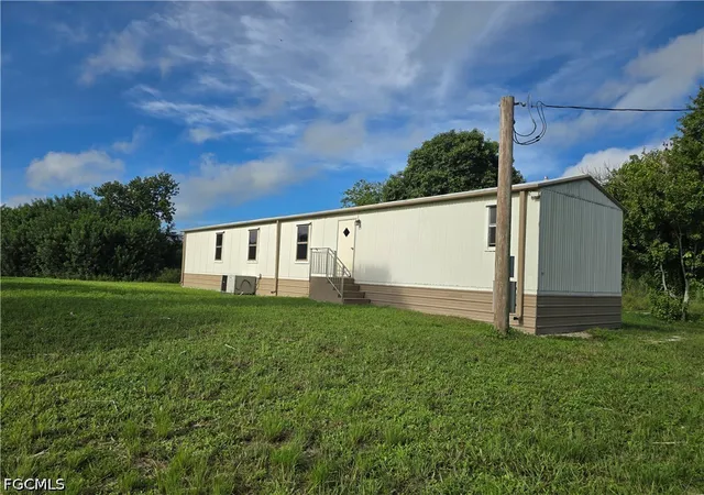 Photo 3 of Manufactured home for sale at 1000 Catawba Ln, Moore Haven, FL 33471 | MLS# 2026026060 | Listing updated on 2026-09-01