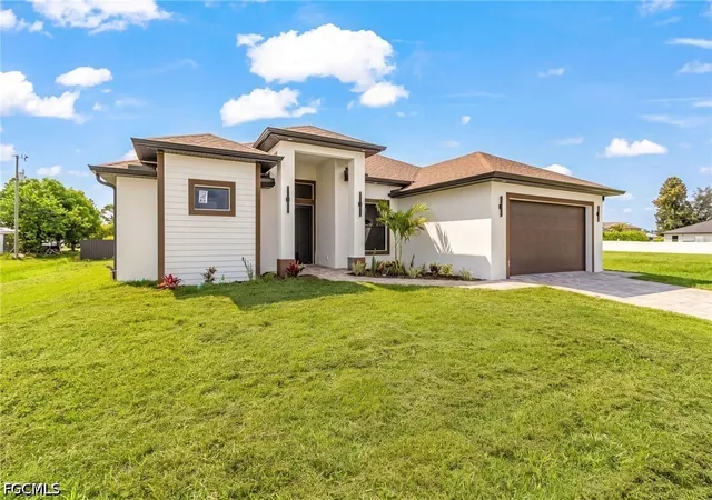 Photo 3 of Single family home for sale at 7 Sw 19th Place, Cape Coral, FL 33991 | MLS# 2026026137 | Listing updated on 2026-06-12