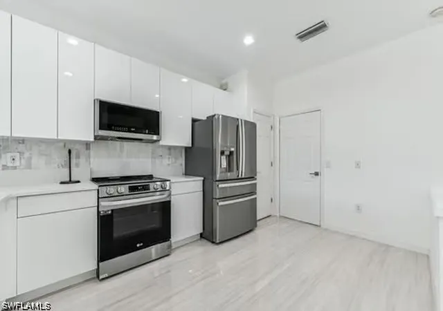 Listing Photo 5 - Condo for sale in building located at 827 Hampton Cir, Naples, FL 34105 - Unit #146