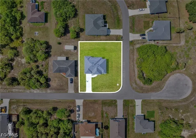3rd image of 8030 Sherwood Cir, Labelle, FL 33935 | MLS# 2026026181