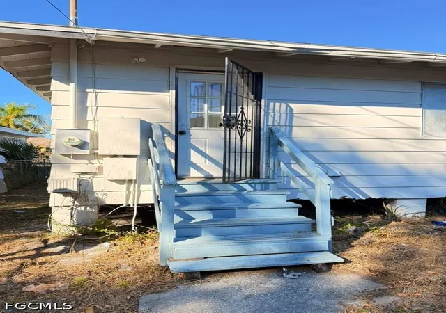 4th image of 3316 Armstrong Ct, Fort Myers, FL 33916 | MLS# 2026026209