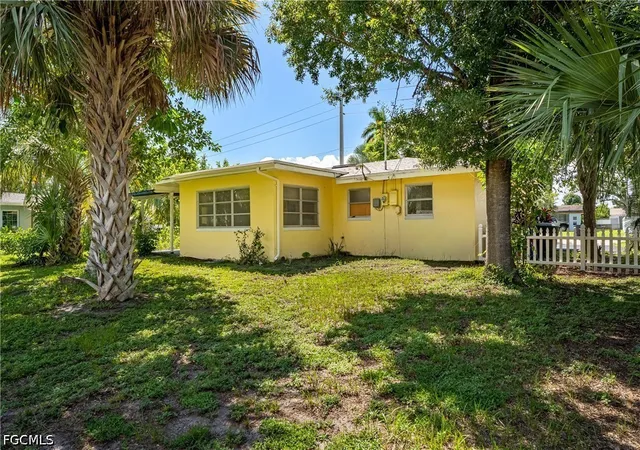 Photo 4 of Single family home for sale at 3941 Maxine St, Fort Myers, FL 33901 | MLS# 2026026390 | Listing updated on 2026-10-06