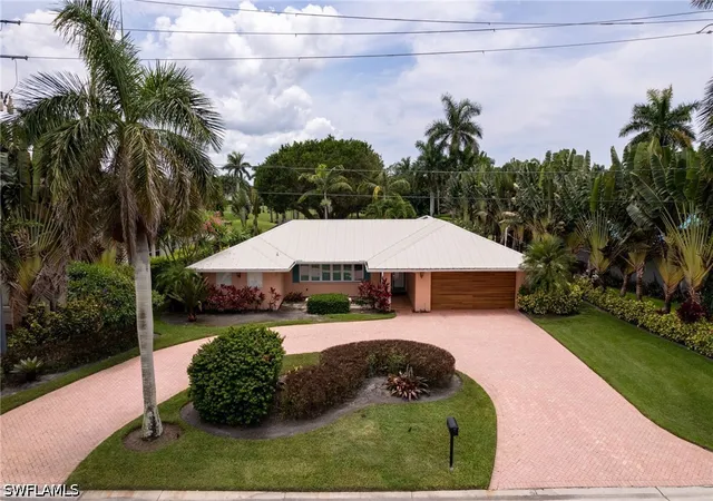 Photo 3 of Single family home for sale at 520 Harbour Dr, Naples, FL 34103 | MLS# 226022282 | Listing updated on 2026-09-29